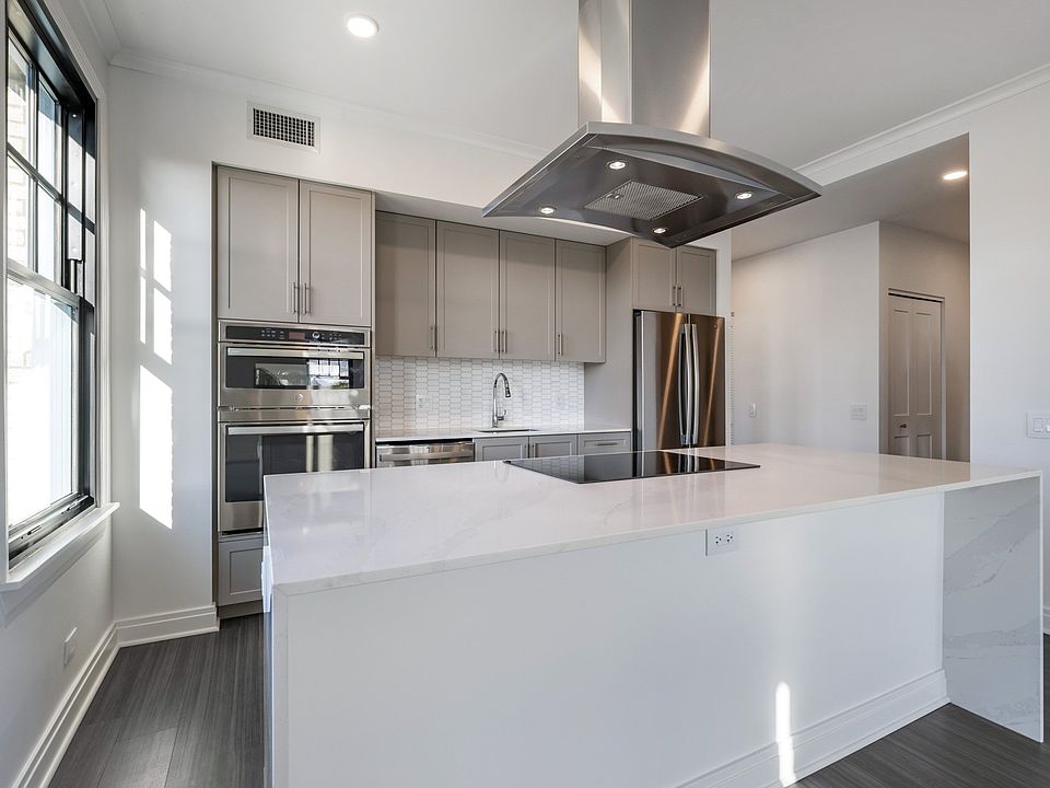 1st image of 2356 N Lincoln Park W #208