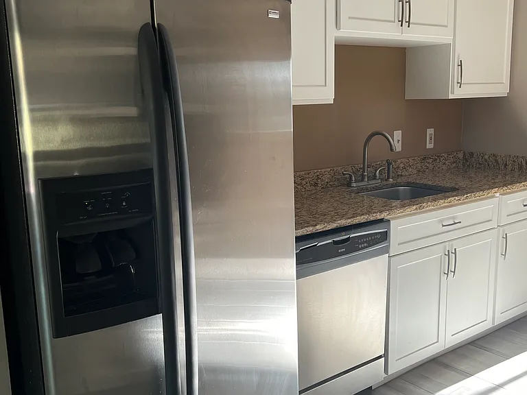14 Orient Way — Photo 3