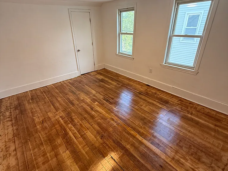 10-12 Searle Ave #12R — Photo 8