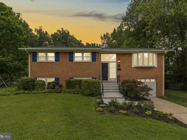 6412 Hollins Dr, Bethesda, MD 20817