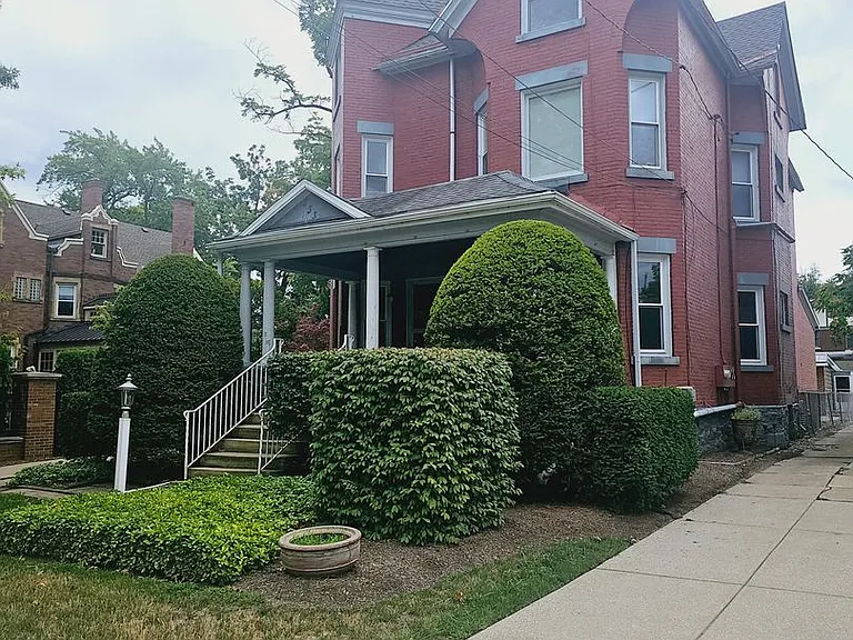 333 W 6th St — Photo 2