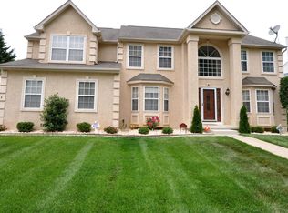 6 Oakshade Rd, Burlington, NJ 08016