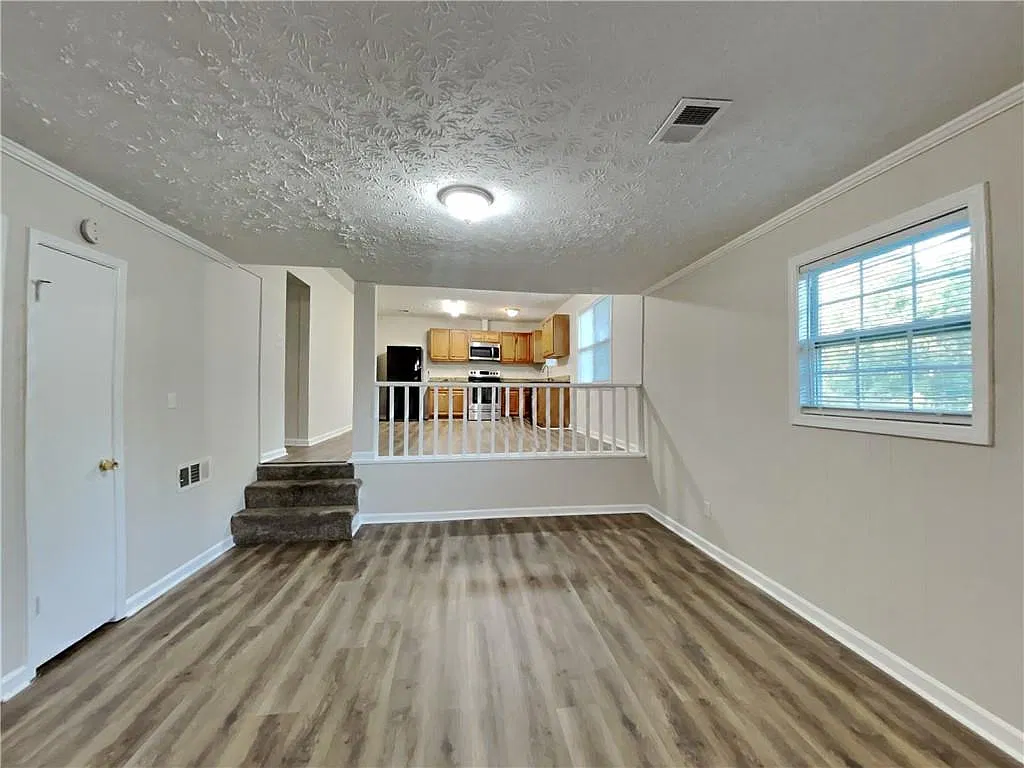 3 bed, 2.0 bath, 1439 sqft, $1,780 — Photo 4