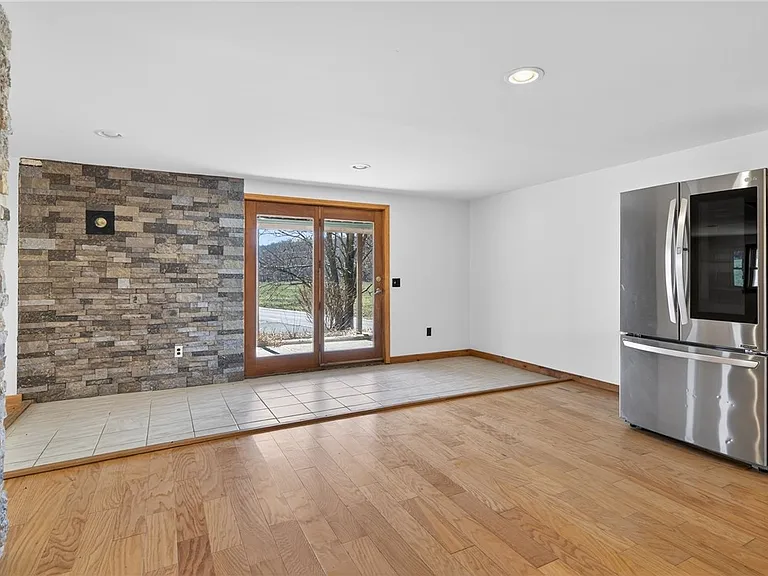 999 Salmon Creek Rd — Photo 9