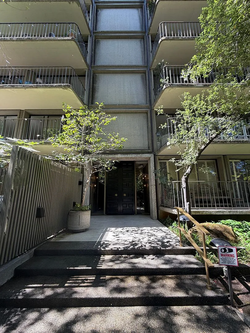 3 bedroom | 2 bathroom | 4th floor condo in East Sacramento — Photo 1