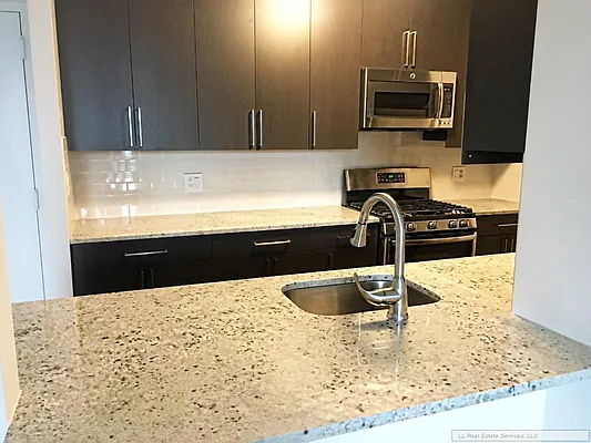 Rented by LL Real Estate Services | media 2