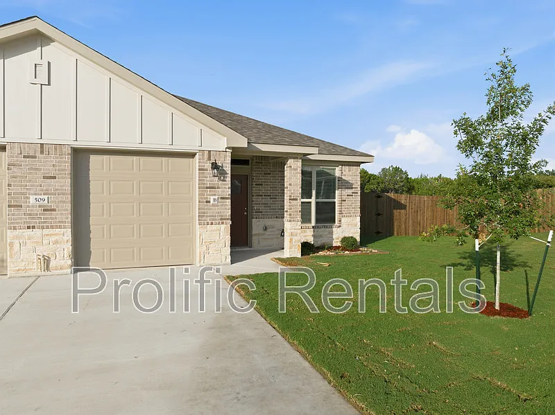 3 bed, 2.0 bath, 1220 sqft, $1,500 — Photo 4