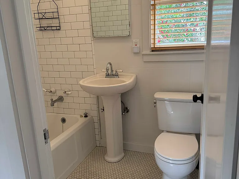 JACK AND JILL FULL BATHROOM