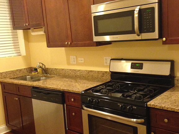 3rd image of 6501 N Mozart St APT 2