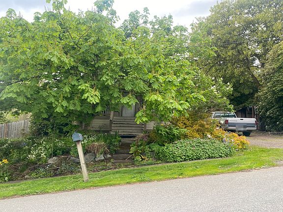 2nd image of 26430 NE Stewart St