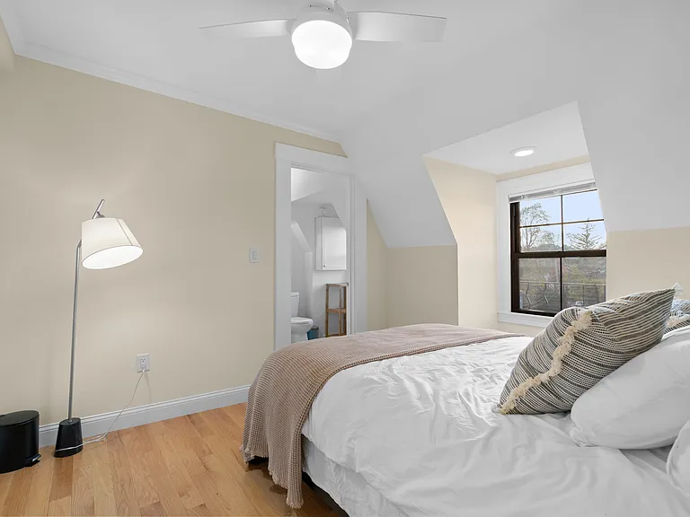 124 Commonwealth Ave #4 — Photo 8