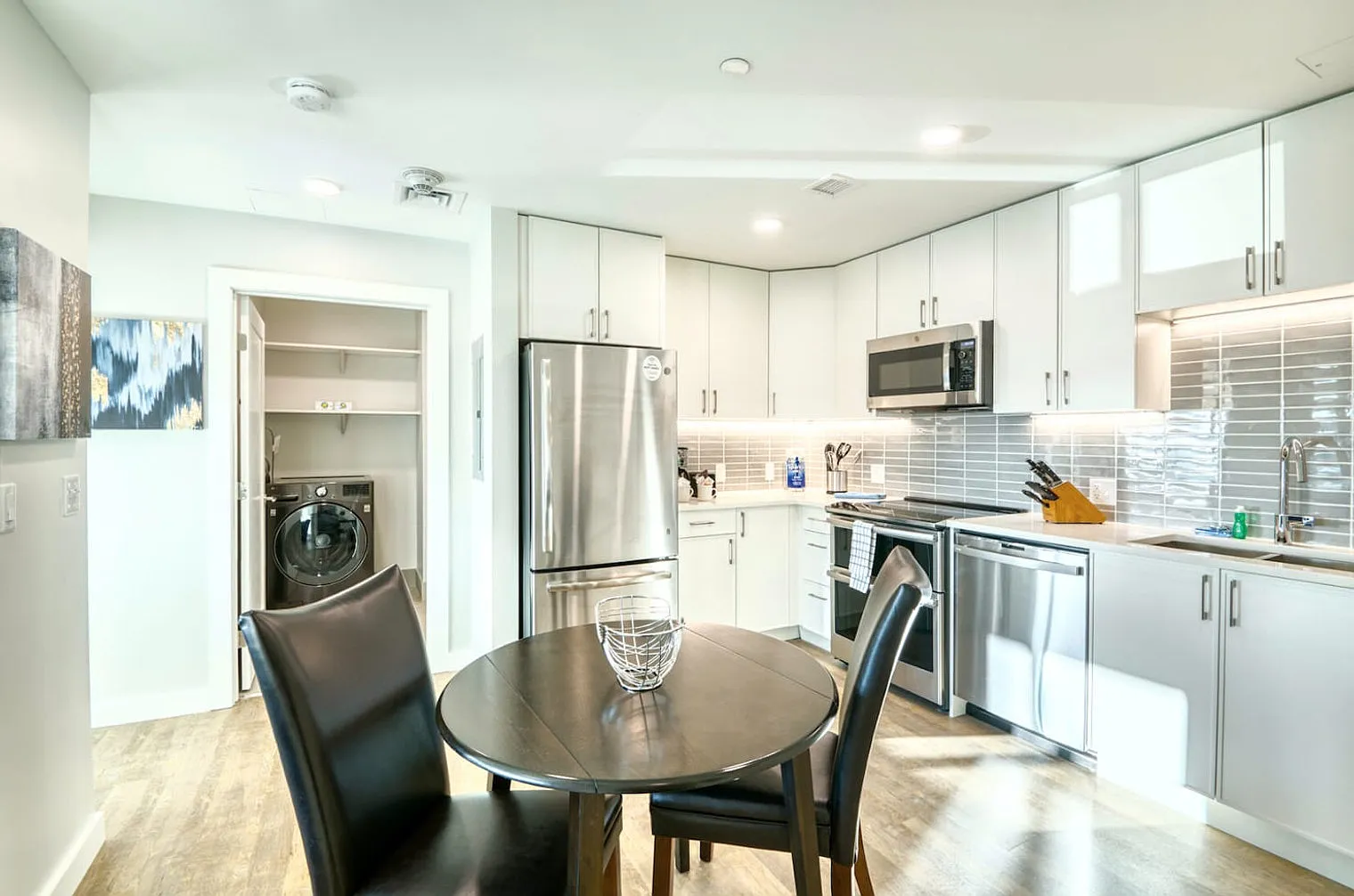 1 bed, 1.0 bath, 538 sqft, $3,928 — Photo 3