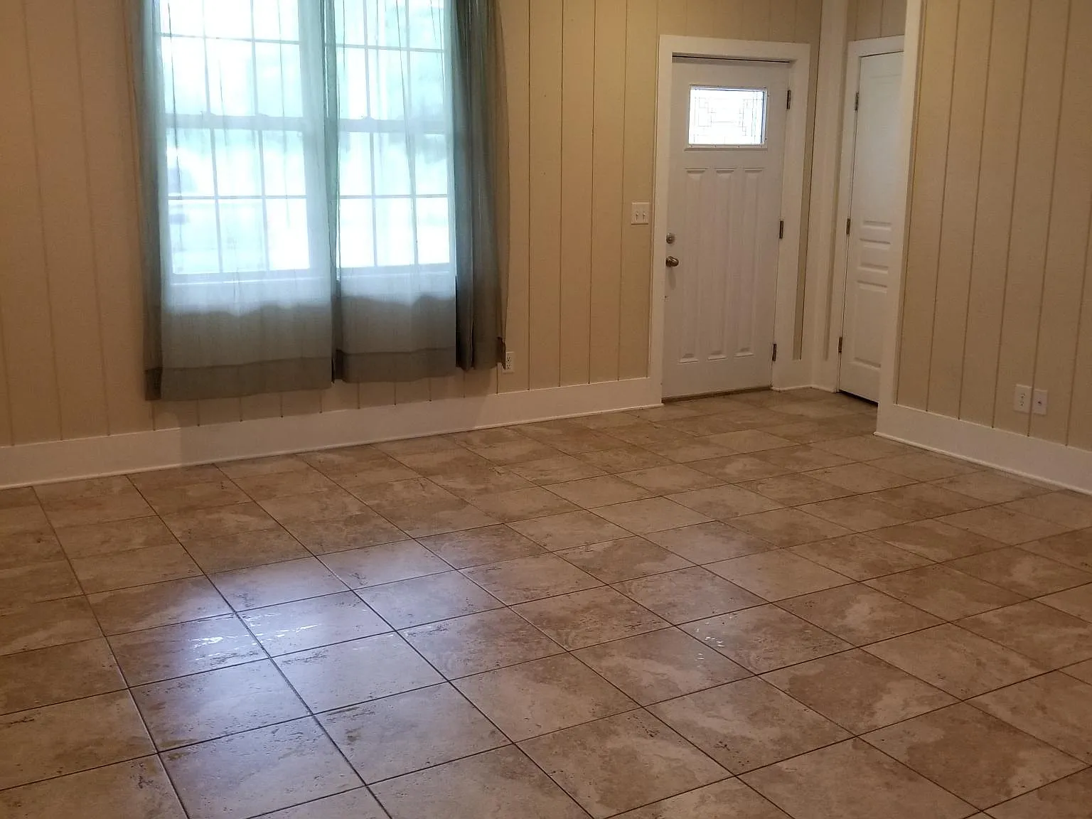 3 bed, 2.5 bath, 2000 sqft, $2,000 — Photo 2