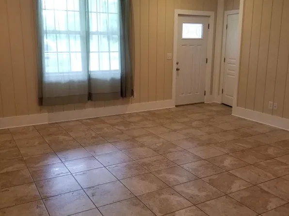 405 S McRae St, Burgaw, NC 28425