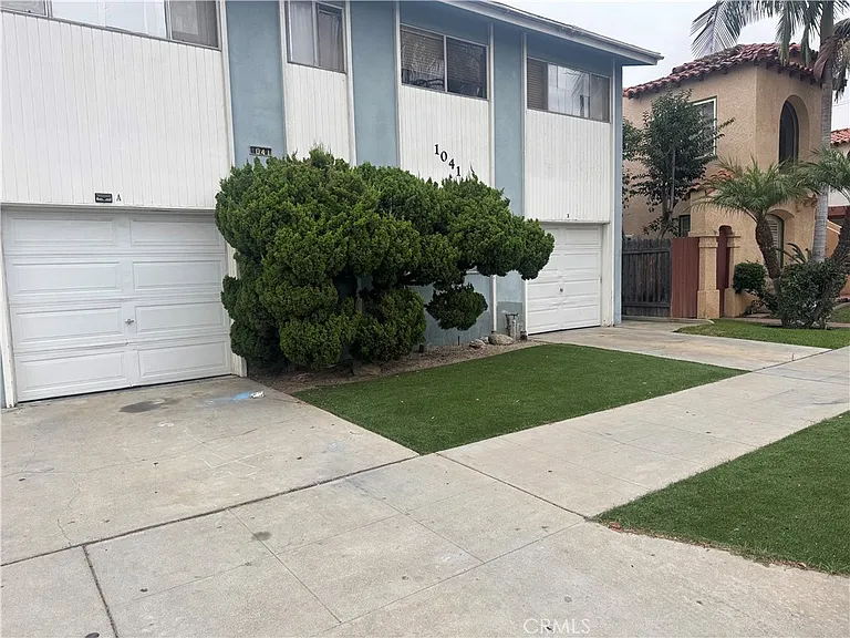 1041 Bennett Ave — Photo 1