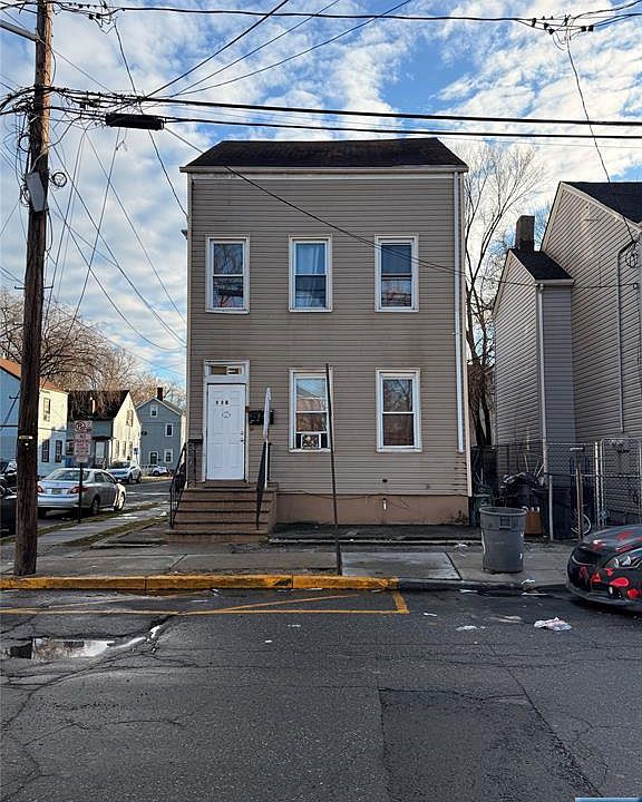 1st image of 118 E Holsman St