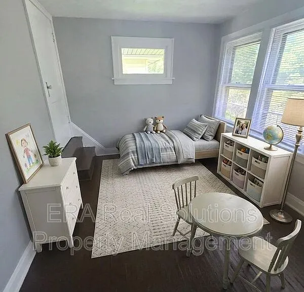54 N Ogden Ave — Photo 5
