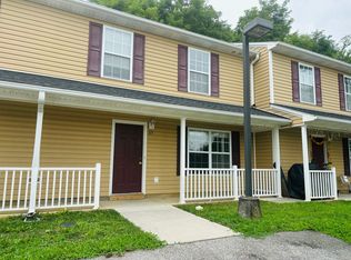 65 Station Ln NE, Christiansburg, VA 24073
