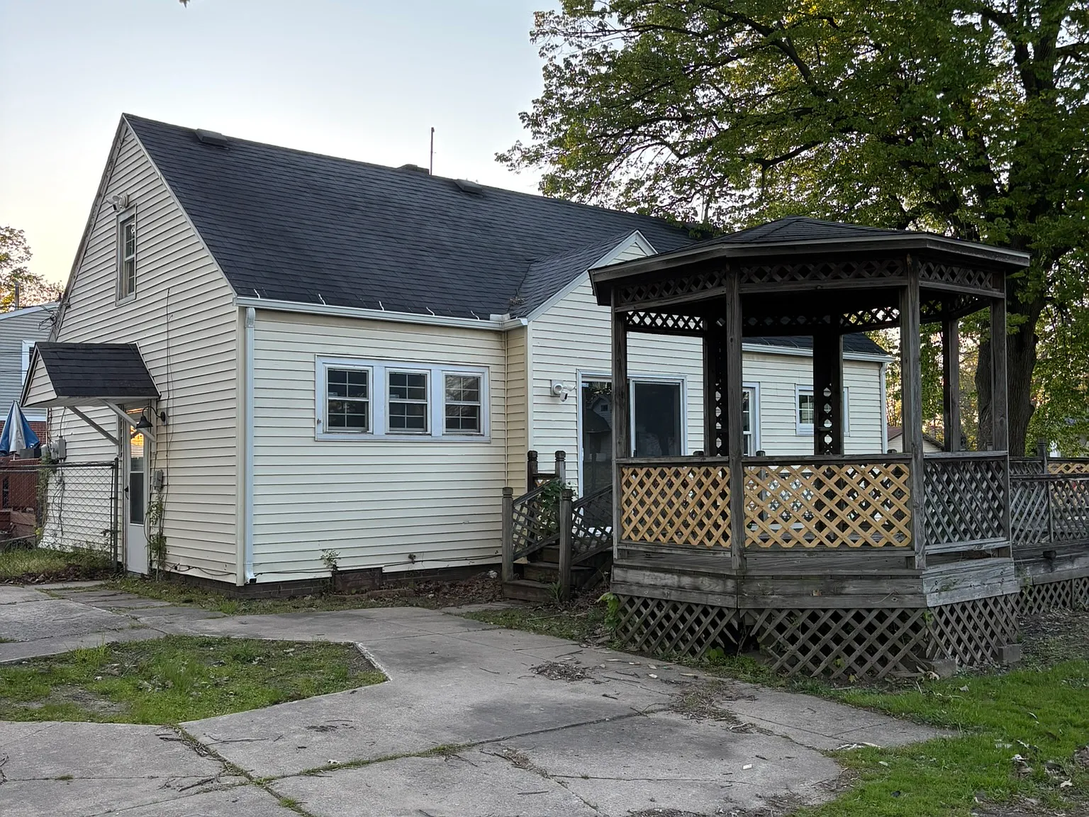 3 bed, 944 sqft, $1,800 — Photo 2