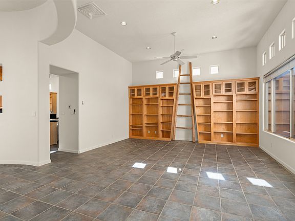 4th image of 8 Sobradora Dr
