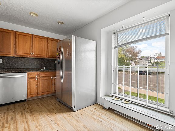 5th image of 557 Glendale Avenue #557