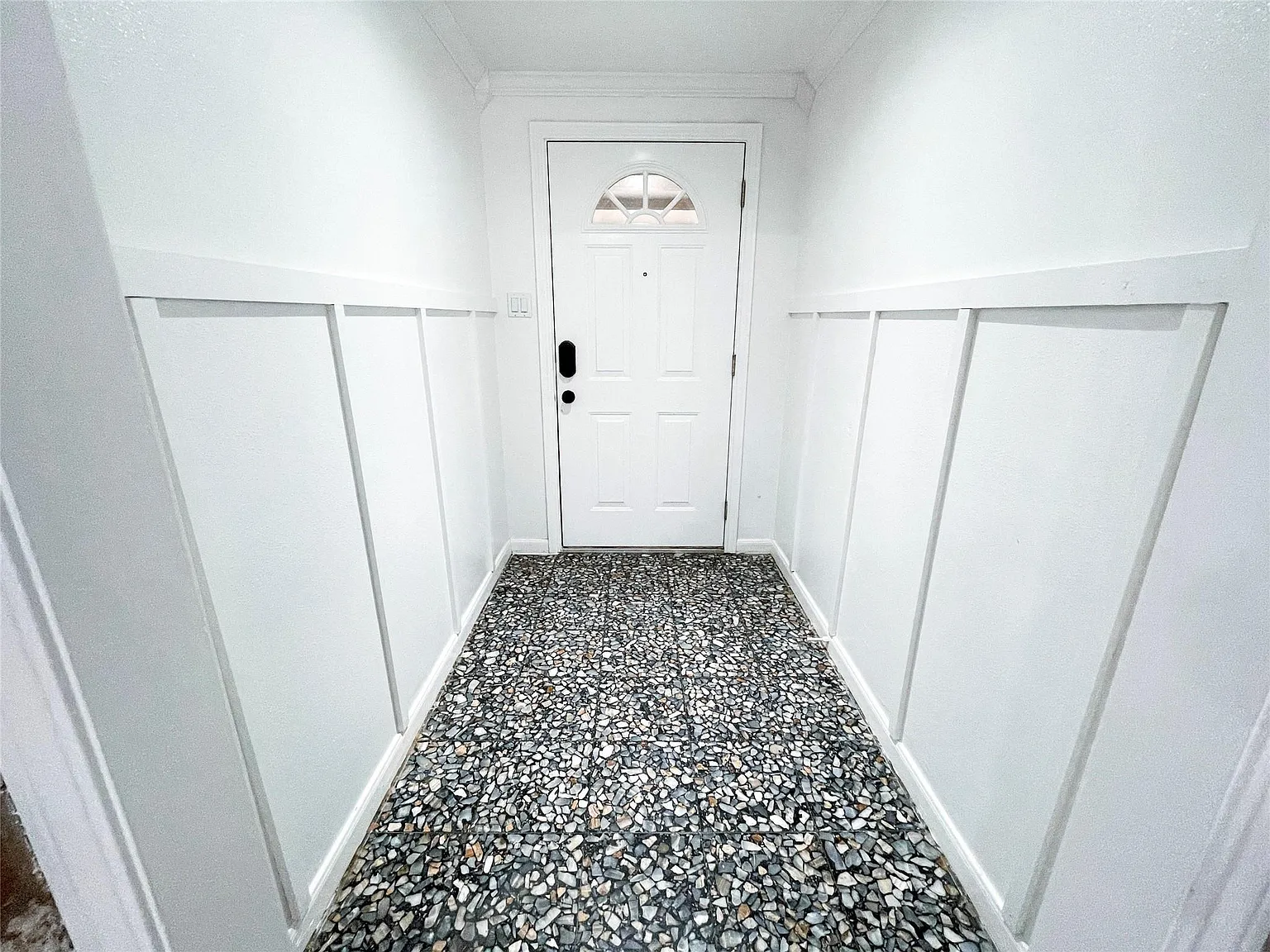 4 bed, 2.0 bath, 1826 sqft, $2,600 — Photo 3