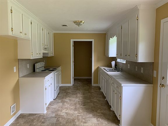 3rd image of 215 Phyllis Ann Dr