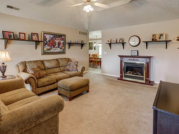 4th image of 462 E Angel Ln