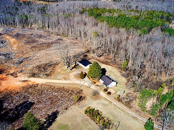 3rd image of 160 Sharpe Farm Dr