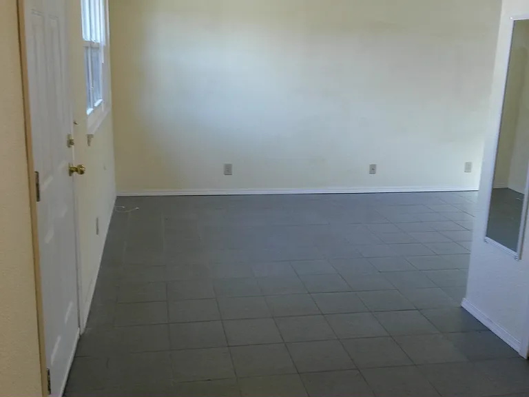 910 S Campbell Ave #4 — Photo 6