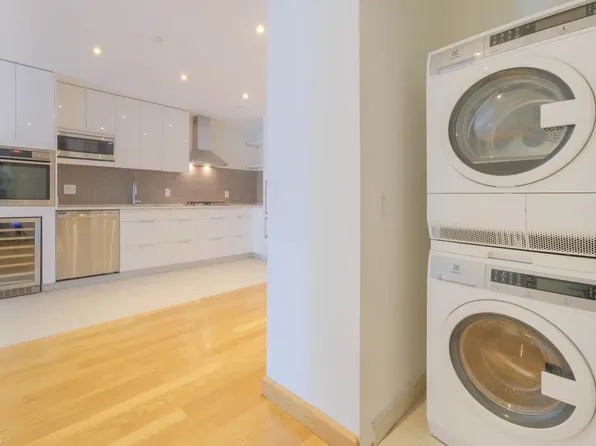 431 West 37th Street image 33 of 37