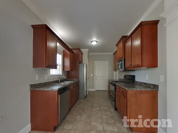 3rd image of 1527 Dewsbury Dr