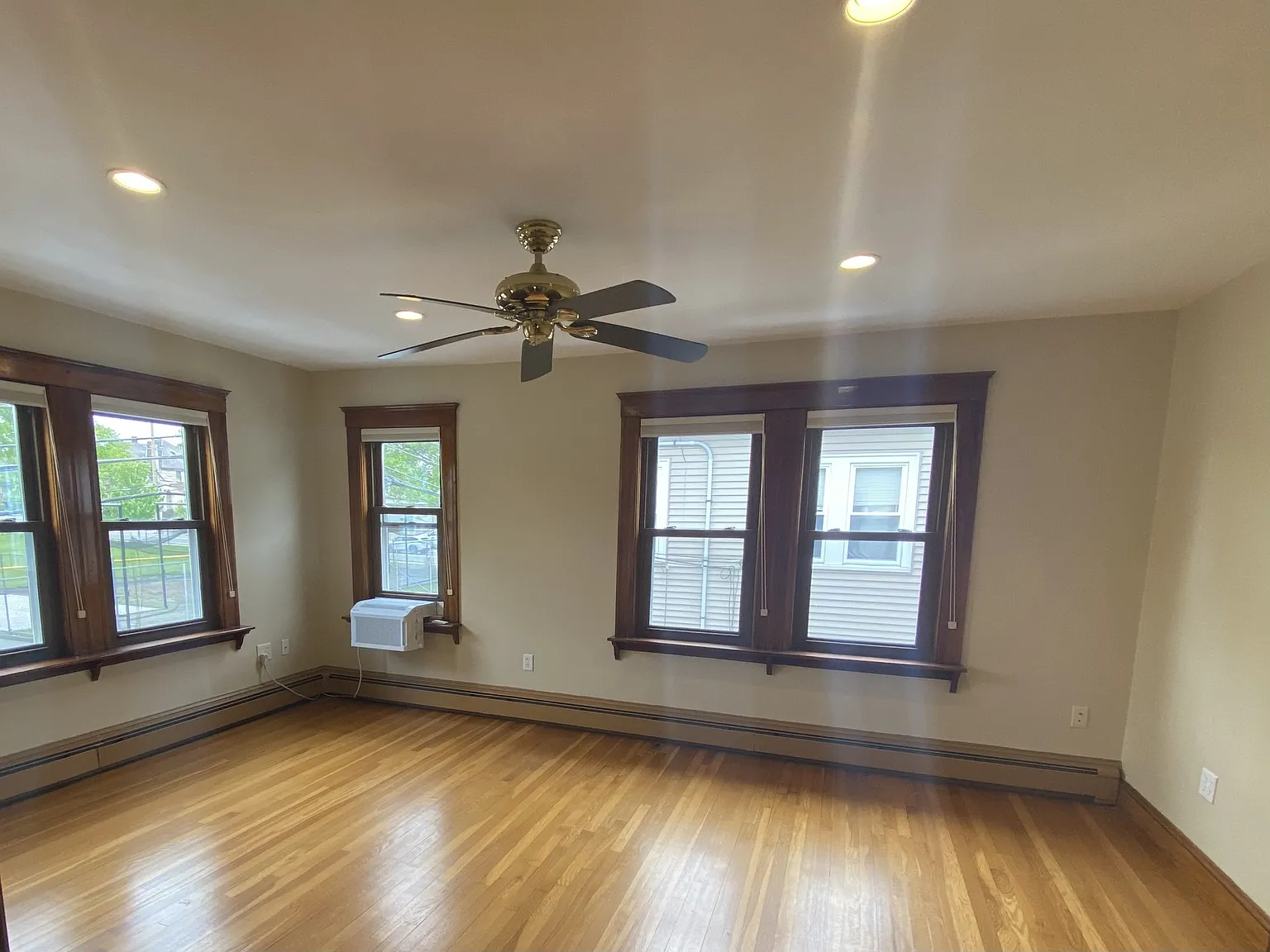 3 bed, 1800 sqft, $3,400 — Photo 2