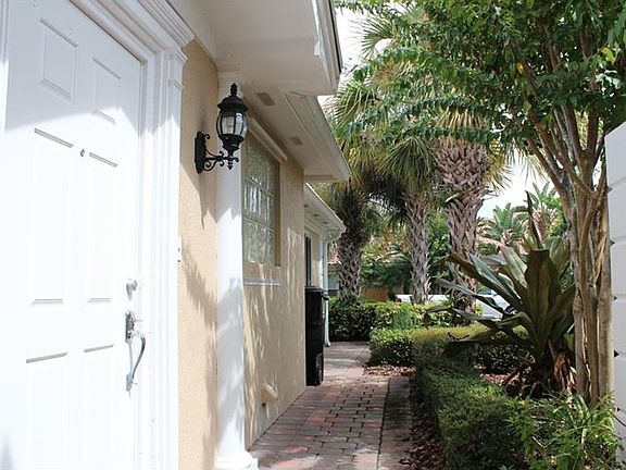2nd image of 11941 Delfina Ln