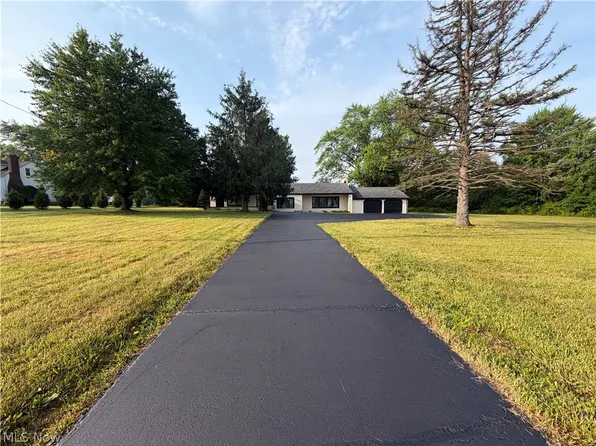 4055 Center Rd, Youngstown, OH 44514
