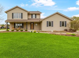 W235N7144 Prairie Ln, Sussex, WI 53089