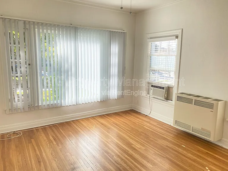 1157 N Maryland Ave #2 — Photo 2