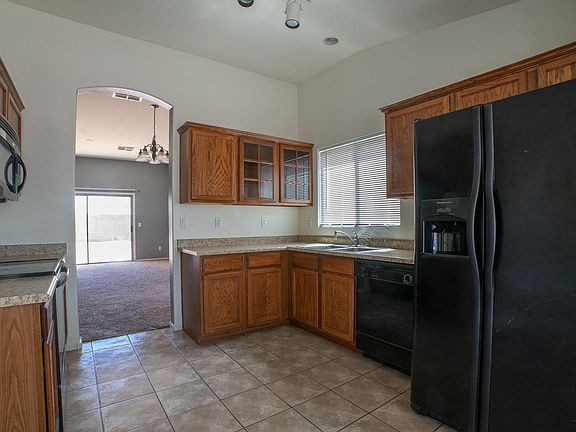 4th image of 4013 S 99th Dr