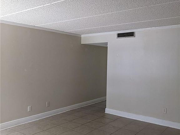 3rd image of 401 MEADOWS Circle