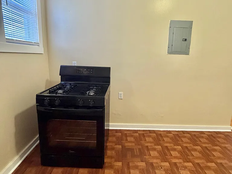 59 Derby Ave #2RR — Photo 3