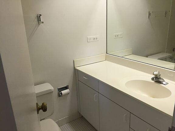 3rd image of 7033 N Kedzie Ave APT 502