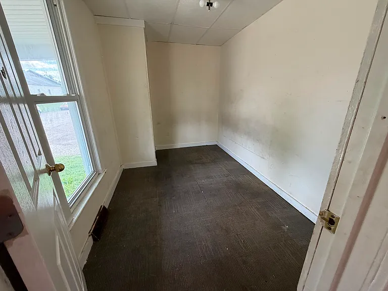 115 S Sherman St — Photo 5