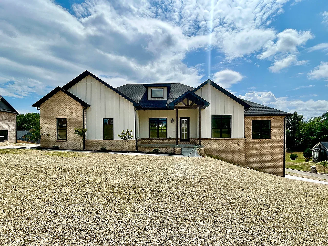 5 bed, 4750 sqft, $5,000 — Photo 1