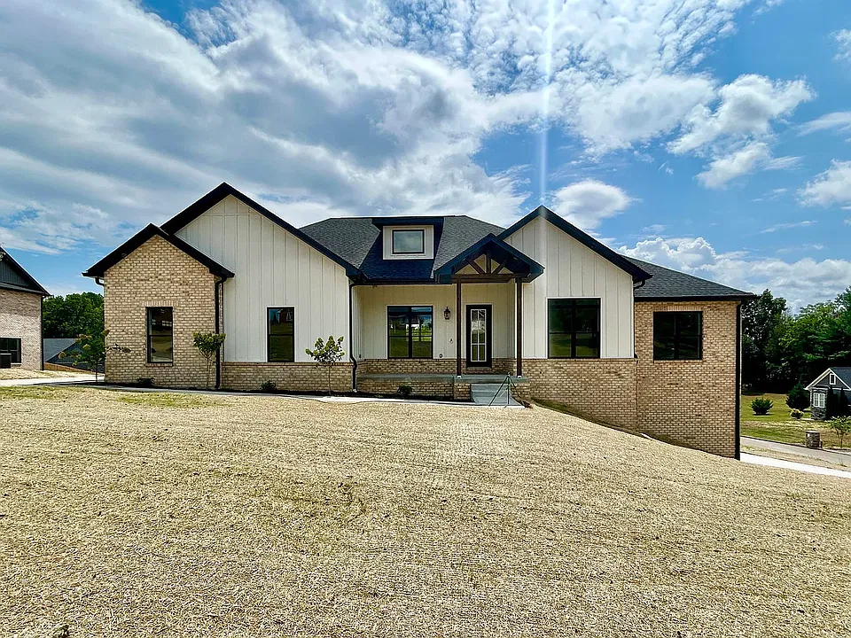 442 Woods Edge Dr