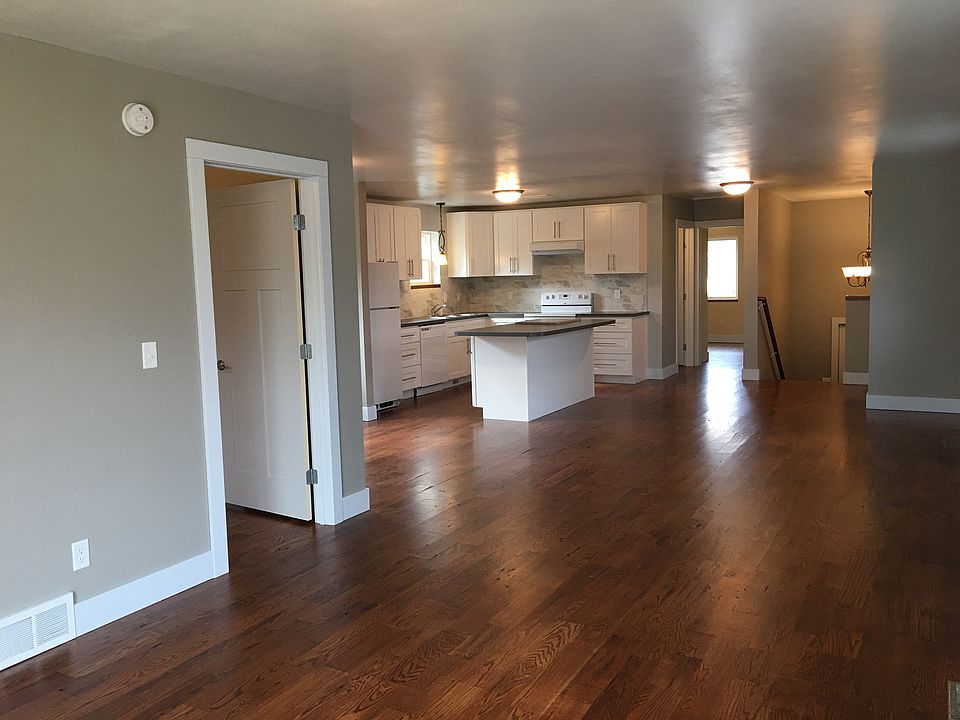 1st image of 1542 Houseman Ave NE