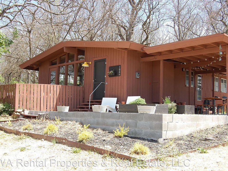 1st image of 1066 W Bulldog Blvd