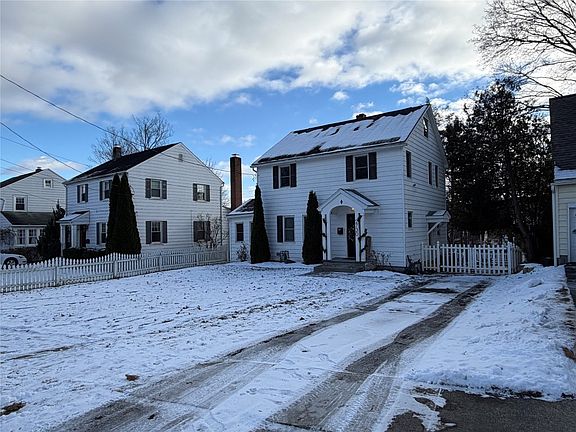 4th image of 2730 Robins St
