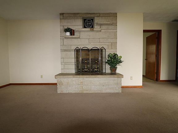 3rd image of 2459 Spencer Dr