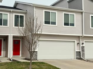 9773 Turnpoint Dr, West Des Moines, IA 50266