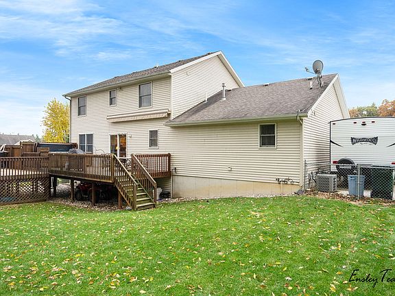 4th image of 6122 Middale Dr NE
